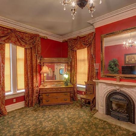 Merry Mansion East Dubuque Экстерьер фото