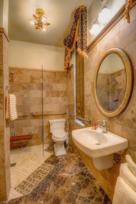 Merry Mansion East Dubuque Экстерьер фото
