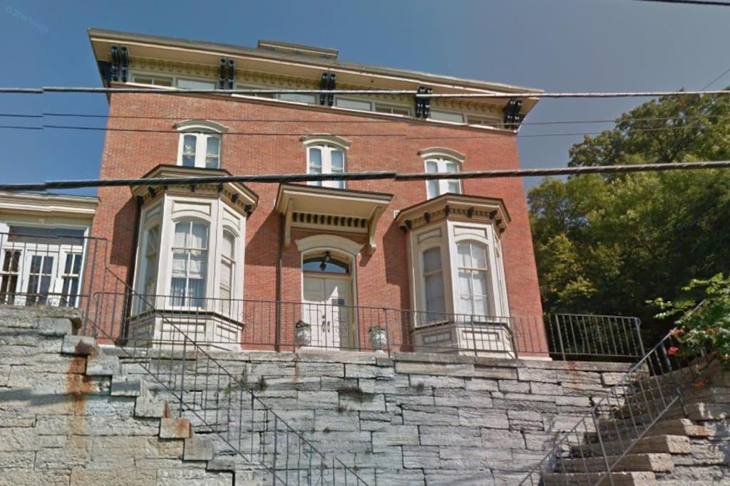 Merry Mansion East Dubuque Экстерьер фото
