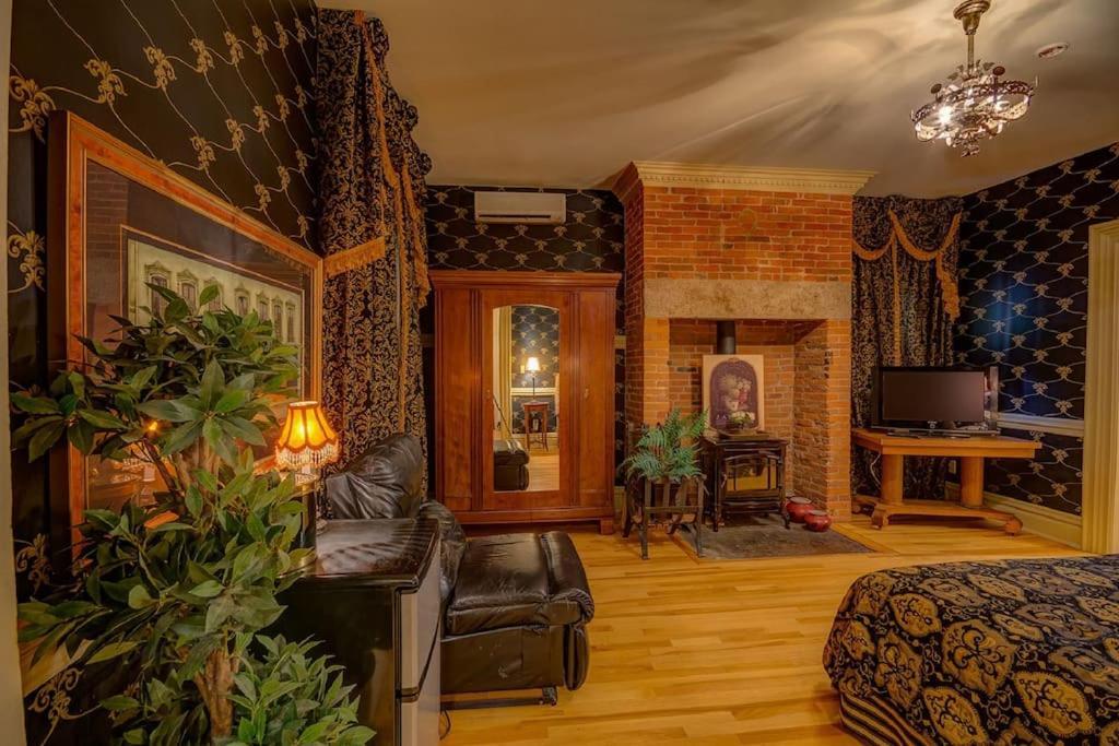 Merry Mansion East Dubuque Экстерьер фото