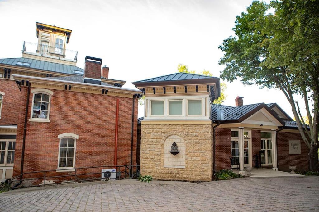 Merry Mansion East Dubuque Экстерьер фото