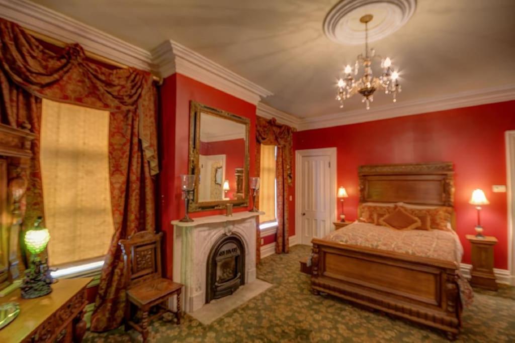 Merry Mansion East Dubuque Экстерьер фото